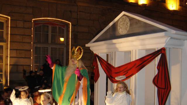 Défilé de la Saint-Nicolas - Chars Saint Nicolas - Village de Saint Nicolas - Saint Nicolas Epinal - Evénement Epinal