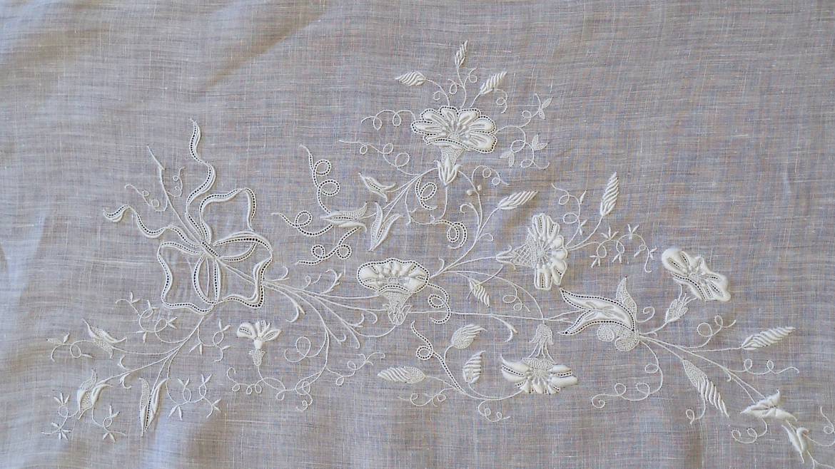 11.00 a.m. - Visit the Museum of Embroidery, Metallurgy and Heritage of Fontenoy-le-Château.