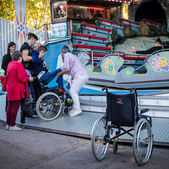  Fête Saint-Maurice Épinal - Fête foraine Epinal - Activités Epinal - Manège Epinal - Fauteuil roulant - Accessibilité - Handicap